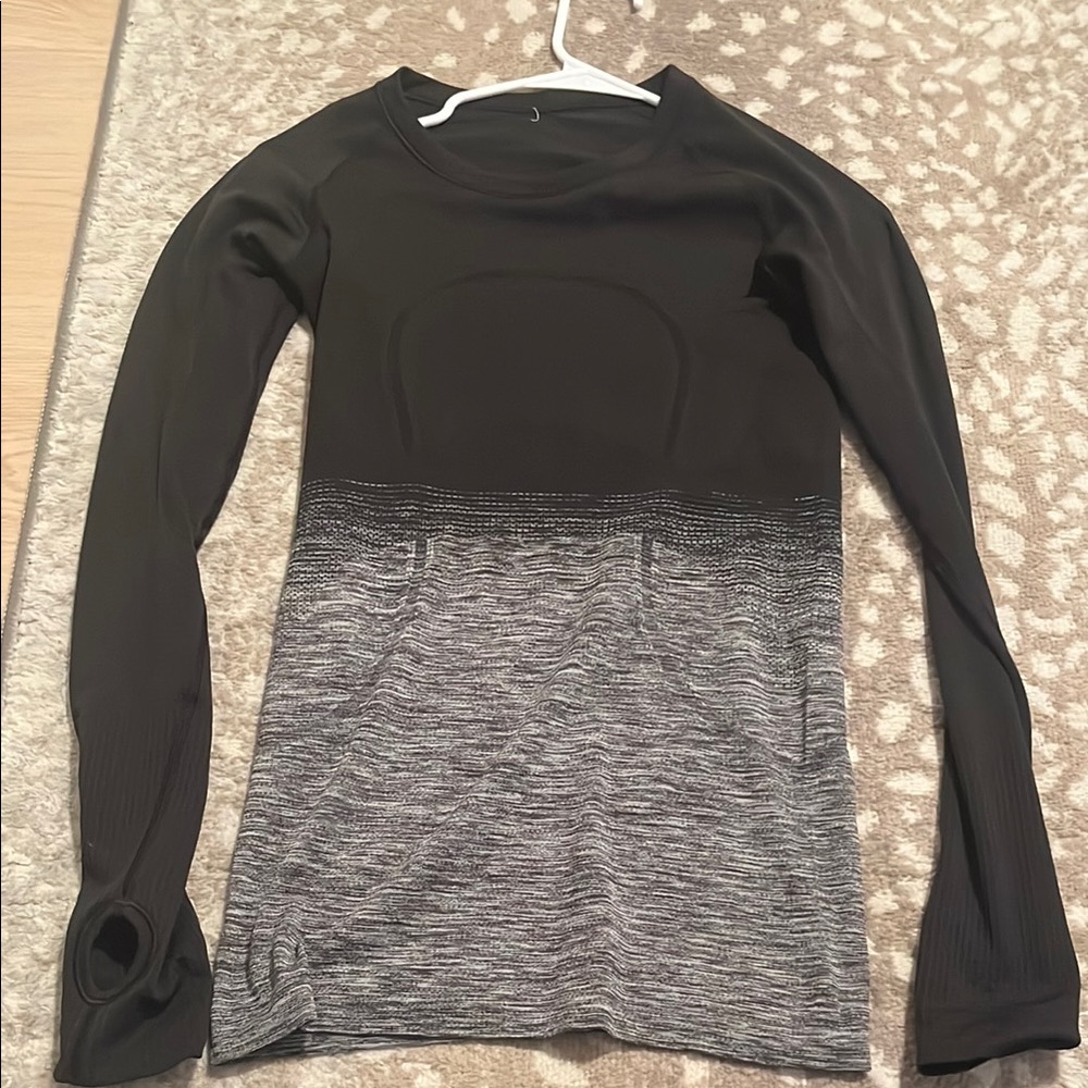 Lululemon size 4, swiftly long sleeve